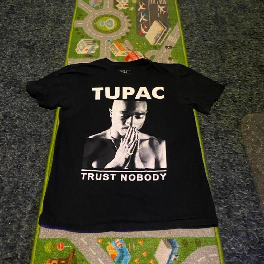 Tupac black graphic t-shirt